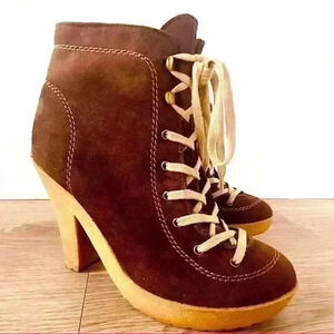 CHARLOTTE RUSSE BROWN SUEDE BLOCK  HEELED ROUND TOE LACE UP SHORT BOOTS SIZE 8